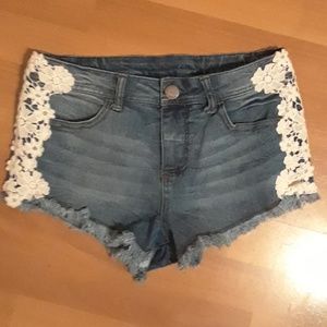 🌸Floral Applique Shorts